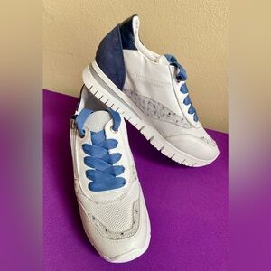NEW Ron White Zola Tennis Shoes - Stylish White and Blue Sneakers